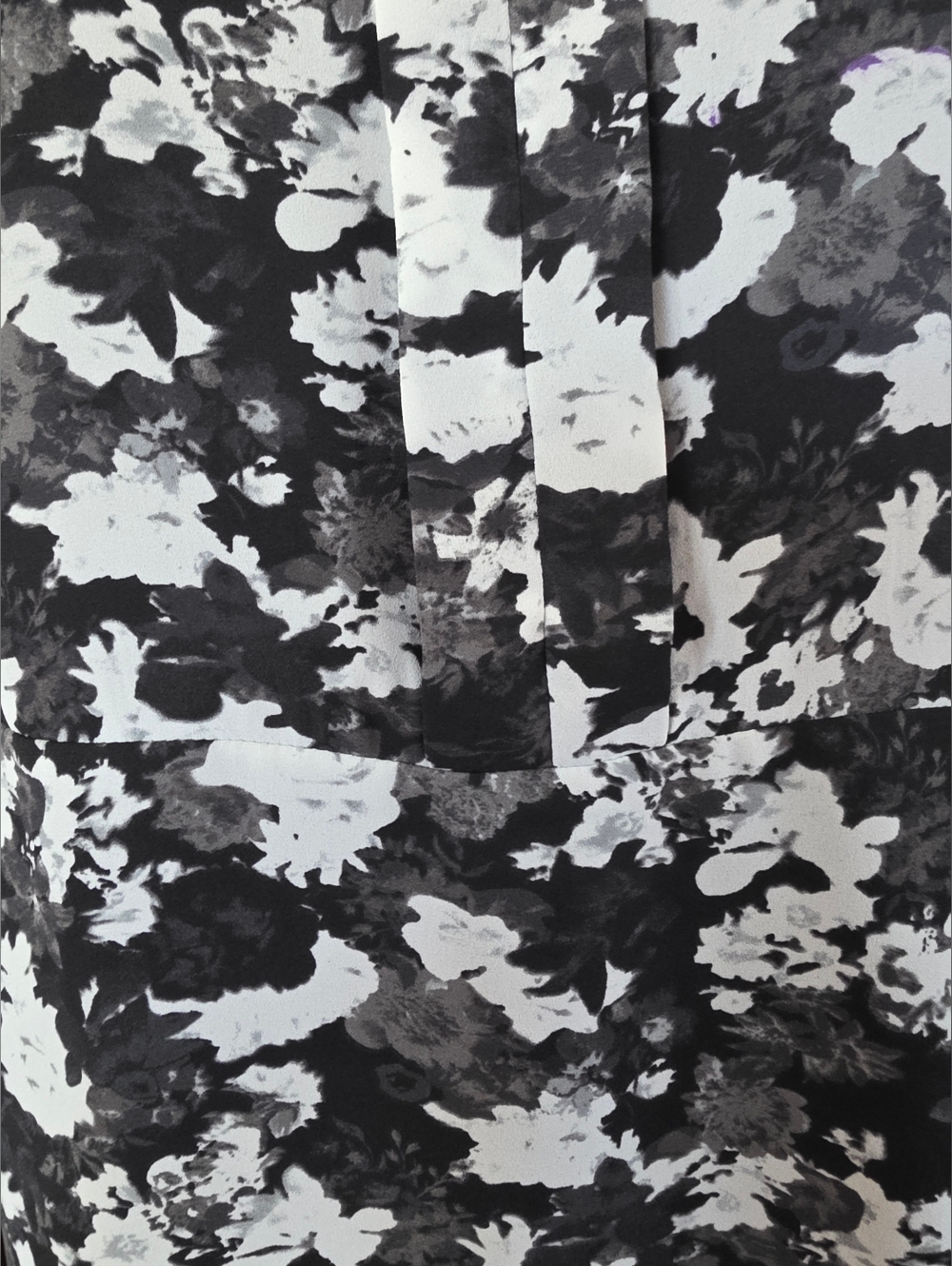 Dex Black & White Lightweight Floral Sleeveless V-Neck Top With Keyhole Back - Picture 3 of 13